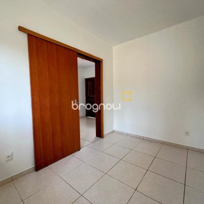 Prédio com 425m², 10 garagens, no bairro Barreiros em São José