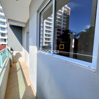 Prédio com 425m², 10 garagens, no bairro Barreiros em São José