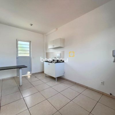 Prédio com 425m², 10 garagens, no bairro Barreiros em São José