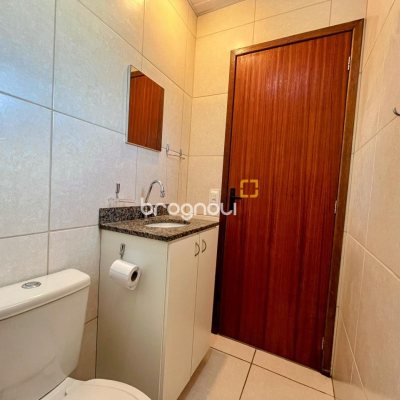 Prédio com 425m², 10 garagens, no bairro Barreiros em São José