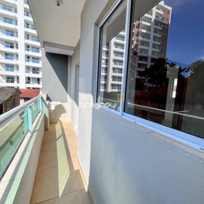 Prédio com 425m², 10 garagens, no bairro Barreiros em São José