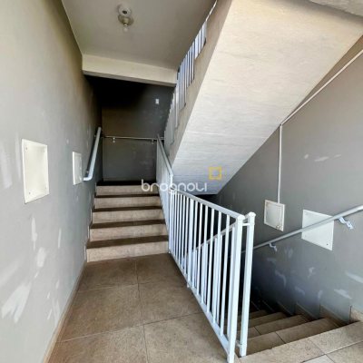 Prédio com 425m², 10 garagens, no bairro Barreiros em São José