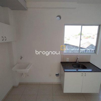 Prédio com 425m², 10 garagens, no bairro Barreiros em São José