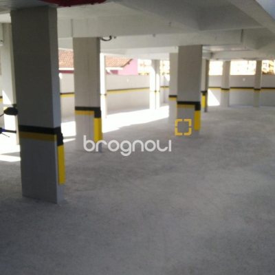 Prédio com 425m², 10 garagens, no bairro Barreiros em São José