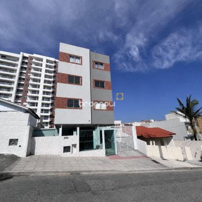 Prédio com 425m², 10 garagens, no bairro Barreiros em São José
