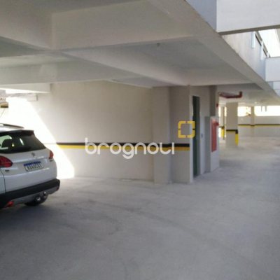 Prédio com 425m², 10 garagens, no bairro Barreiros em São José