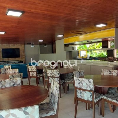 Apartamento com 98m², 3 quartos (sendo 1 suíte), 2 garagens, no bairro Centro em Florianópolis