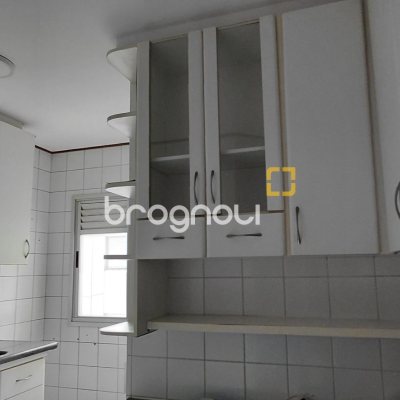 Apartamento com 98m², 3 quartos (sendo 1 suíte), 2 garagens, no bairro Centro em Florianópolis