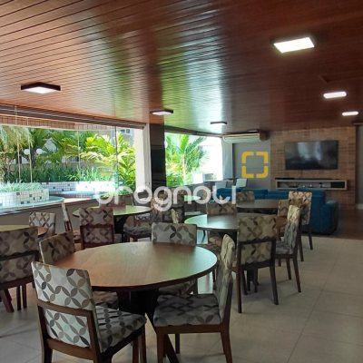 Apartamento com 98m², 3 quartos (sendo 1 suíte), 2 garagens, no bairro Centro em Florianópolis