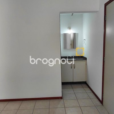 Apartamento com 98m², 3 quartos (sendo 1 suíte), 2 garagens, no bairro Centro em Florianópolis