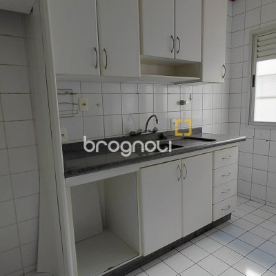 Apartamento com 98m², 3 quartos (sendo 1 suíte), 2 garagens, no bairro Centro em Florianópolis