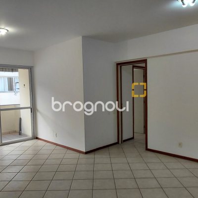 Apartamento com 98m², 3 quartos (sendo 1 suíte), 2 garagens, no bairro Centro em Florianópolis