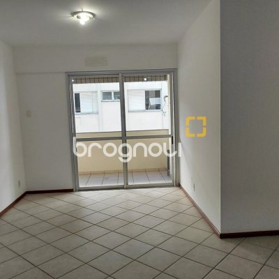 Apartamento com 98m², 3 quartos (sendo 1 suíte), 2 garagens, no bairro Centro em Florianópolis