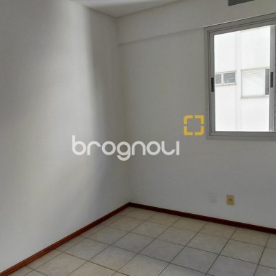 Apartamento com 98m², 3 quartos (sendo 1 suíte), 2 garagens, no bairro Centro em Florianópolis