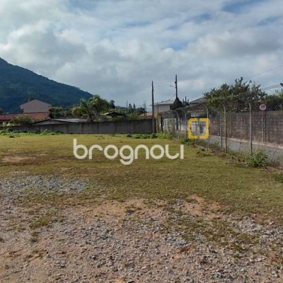 Terreno com 3506m², no bairro Enseada de Brito em Palhoça