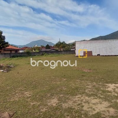 Terreno com 3506m², no bairro Enseada de Brito em Palhoça