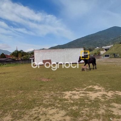 Terreno com 3506m², no bairro Enseada de Brito em Palhoça