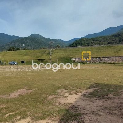 Terreno com 3506m², no bairro Enseada de Brito em Palhoça