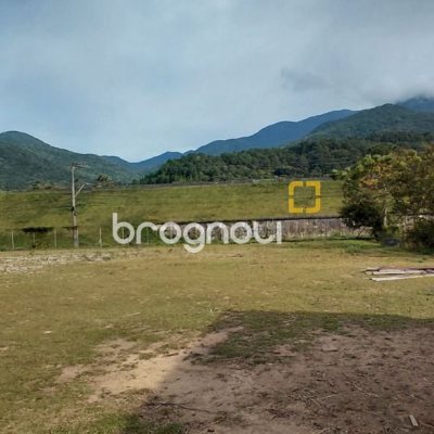 Terreno com 3506m², no bairro Enseada de Brito em Palhoça