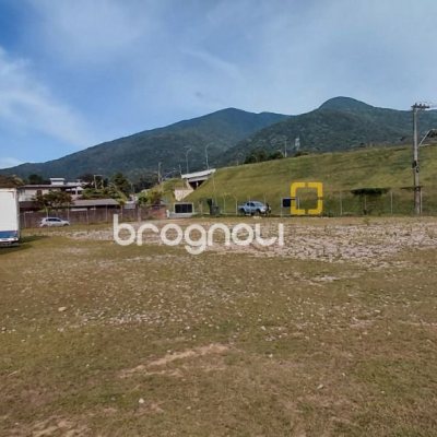 Terreno com 3506m², no bairro Enseada de Brito em Palhoça