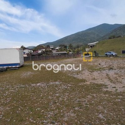 Terreno com 3506m², no bairro Enseada de Brito em Palhoça
