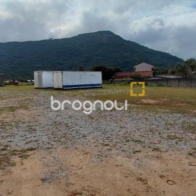 Terreno com 3506m², no bairro Enseada de Brito em Palhoça