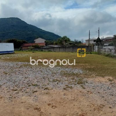 Terreno com 3506m², no bairro Enseada de Brito em Palhoça