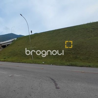 Terreno com 3506m², no bairro Enseada de Brito em Palhoça