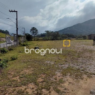 Terreno com 3506m², no bairro Enseada de Brito em Palhoça