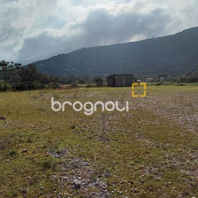 Terreno com 3506m², no bairro Enseada de Brito em Palhoça