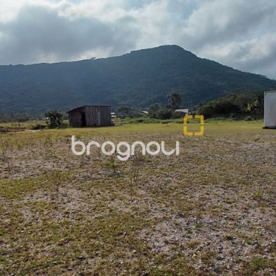 Terreno com 3506m², no bairro Enseada de Brito em Palhoça