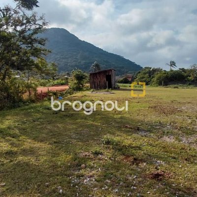 Terreno com 3506m², no bairro Enseada de Brito em Palhoça