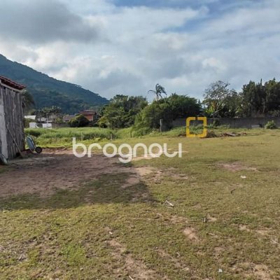 Terreno com 3506m², no bairro Enseada de Brito em Palhoça