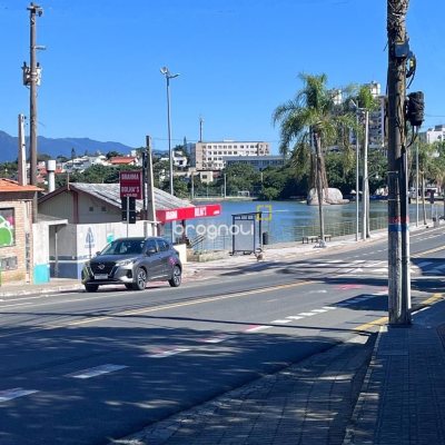 Apartamento com 56m², 3 quartos, 1 garagem, no bairro Coqueiros em Florianópolis