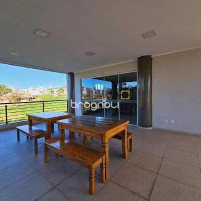 Apartamento com 66m², 2 quartos (sendo 1 suíte), 1 garagem, no bairro Roçado em São José