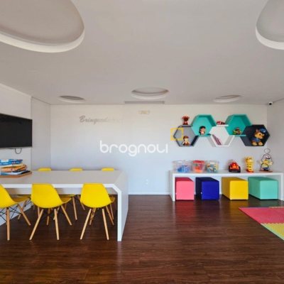 Apartamento com 66m², 2 quartos (sendo 1 suíte), 1 garagem, no bairro Roçado em São José