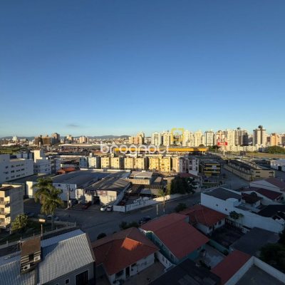 Apartamento com 66m², 2 quartos (sendo 1 suíte), 1 garagem, no bairro Roçado em São José