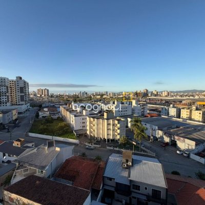 Apartamento com 66m², 2 quartos (sendo 1 suíte), 1 garagem, no bairro Roçado em São José