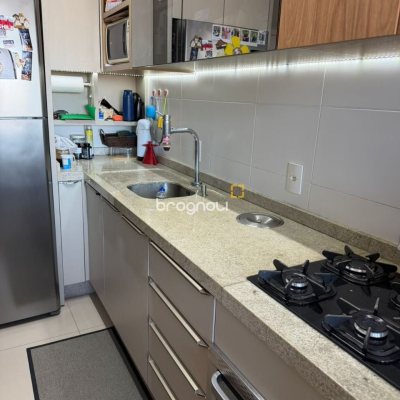 Apartamento com 66m², 2 quartos (sendo 1 suíte), 1 garagem, no bairro Roçado em São José