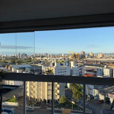 Apartamento com 66m², 2 quartos (sendo 1 suíte), 1 garagem, no bairro Roçado em São José