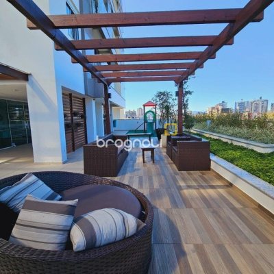 Apartamento com 66m², 2 quartos (sendo 1 suíte), 1 garagem, no bairro Roçado em São José