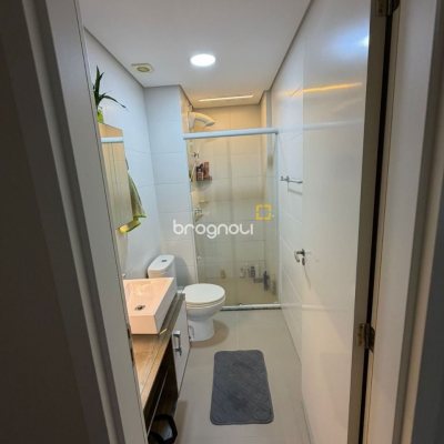 Apartamento com 66m², 2 quartos (sendo 1 suíte), 1 garagem, no bairro Roçado em São José
