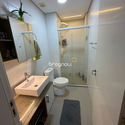 Apartamento com 66m², 2 quartos (sendo 1 suíte), 1 garagem, no bairro Roçado em São José