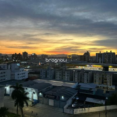 Apartamento com 66m², 2 quartos (sendo 1 suíte), 1 garagem, no bairro Roçado em São José