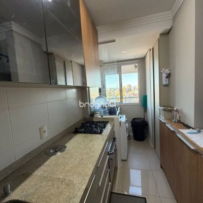 Apartamento com 66m², 2 quartos (sendo 1 suíte), 1 garagem, no bairro Roçado em São José