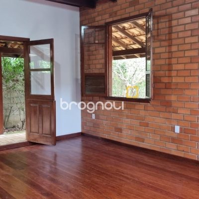 Casa com 154m², 3 quartos, 2 garagens, no bairro Rio Tavares em Florianópolis