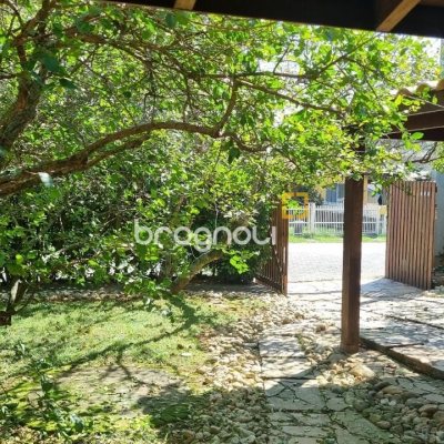 Casa com 154m², 3 quartos, 2 garagens, no bairro Rio Tavares em Florianópolis