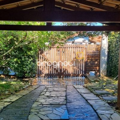 Casa com 154m², 3 quartos, 2 garagens, no bairro Rio Tavares em Florianópolis