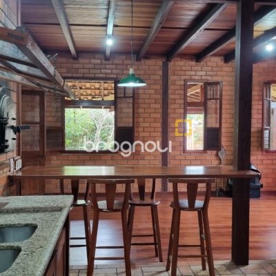 Casa com 154m², 3 quartos, 2 garagens, no bairro Rio Tavares em Florianópolis