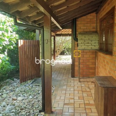 Casa com 154m², 3 quartos, 2 garagens, no bairro Rio Tavares em Florianópolis